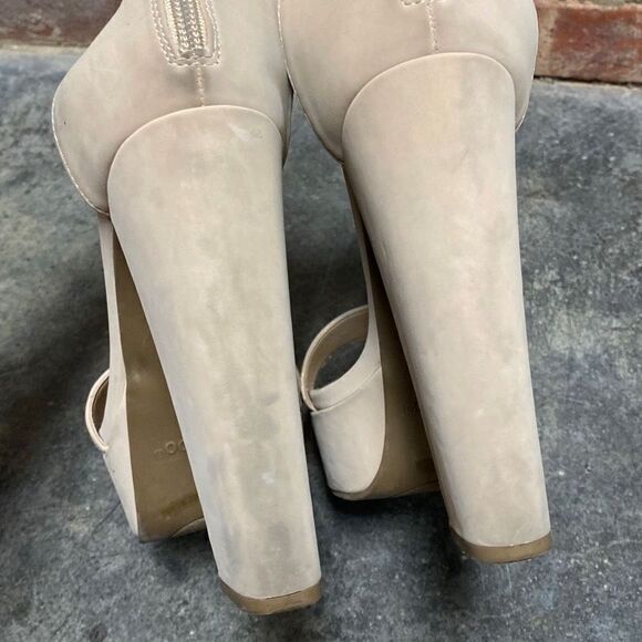 Bamboo Taupe Faux Suede Platform Sandal Block Heel Size 8 - Picture 10 of 12